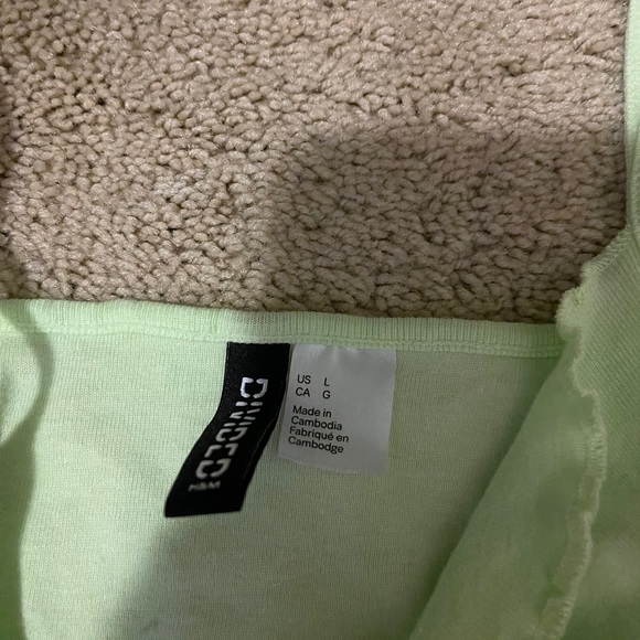 Like green tank top - Picture 2 of 2